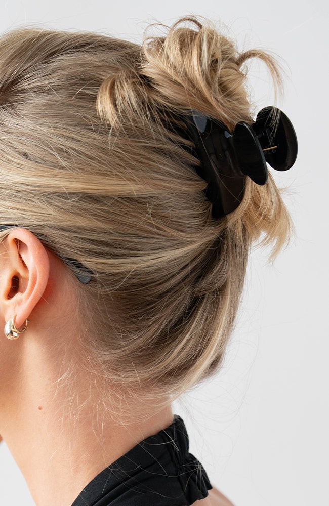 Woman with straight, blonde hair styled in a twist updo with a France Luxe small, Black claw hair clip.