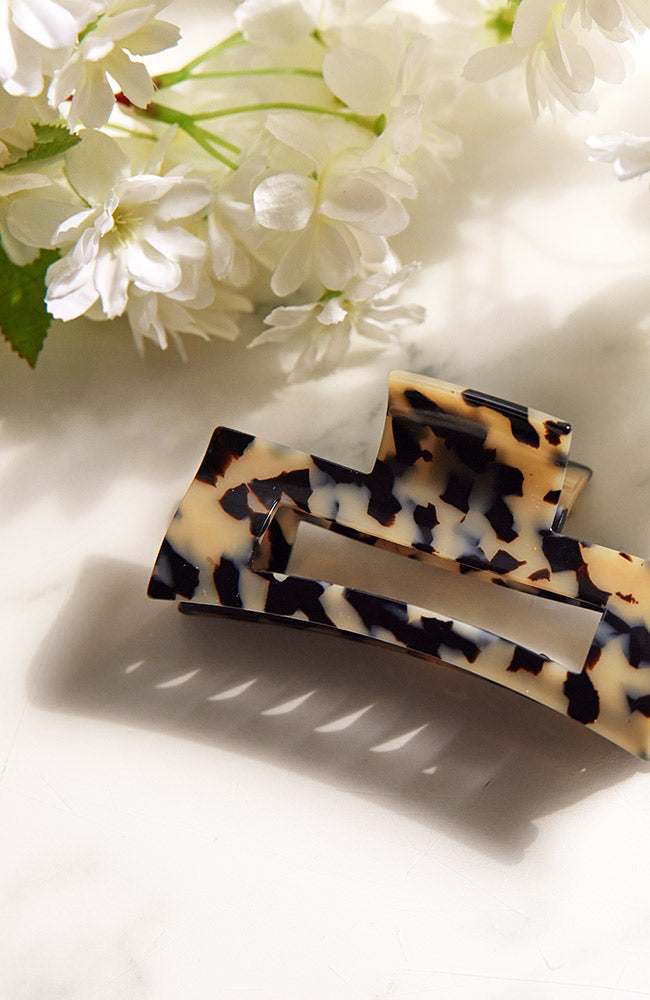 Large hair clip features a rectangle design with a cutout.