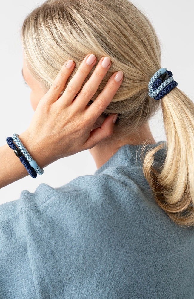 L. Erickson thick hair ties, styling blonde, straight, low ponytail. Blue hair bands