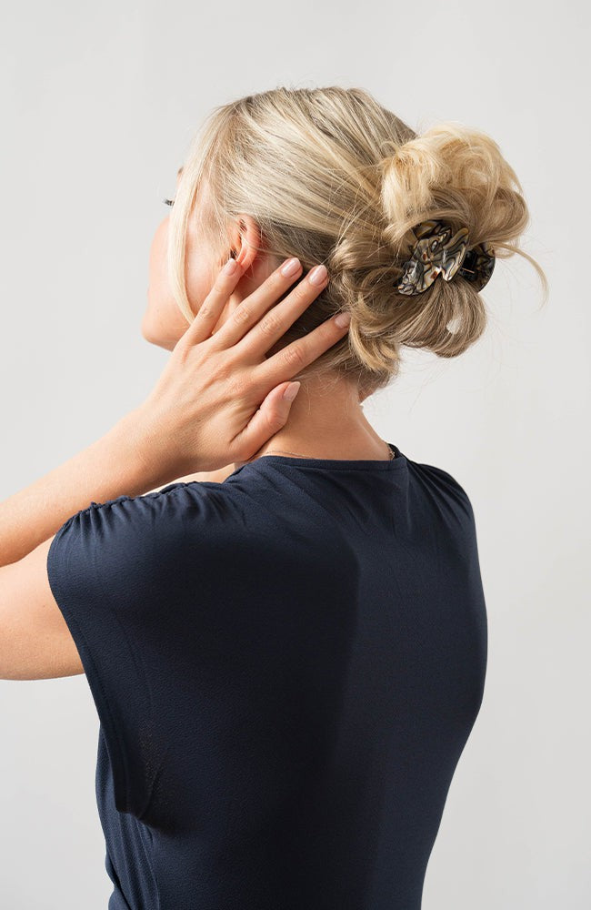 Woman with straight, blonde hair styled in a twist updo with a France Luxe small, Grey claw hair clip.